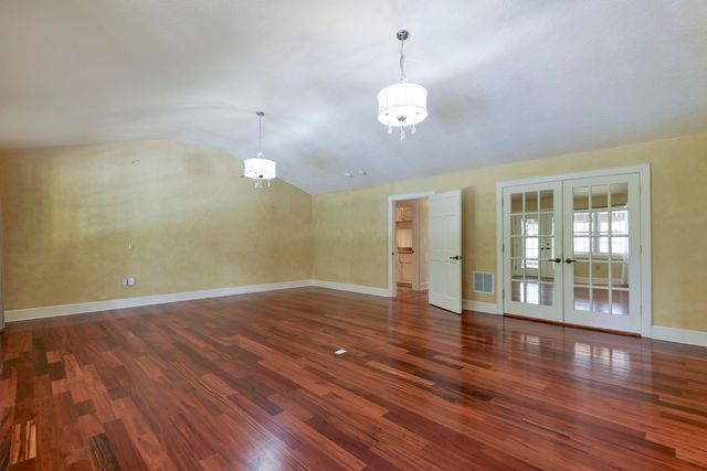 2006 W Broadway Street, West Plains, MO 65775