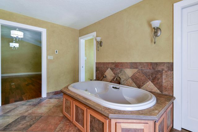 2006 W Broadway Street, West Plains, MO 65775