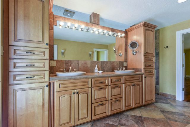 2006 W Broadway Street, West Plains, MO 65775