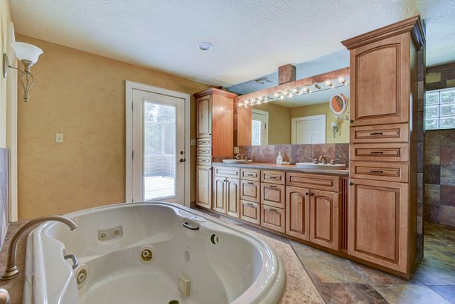 2006 W Broadway Street, West Plains, MO 65775