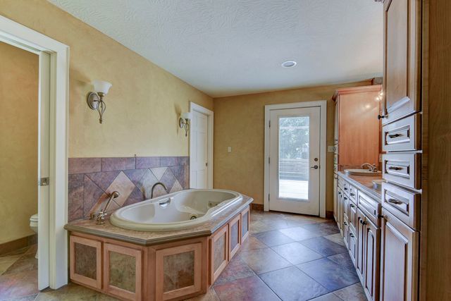 2006 W Broadway Street, West Plains, MO 65775