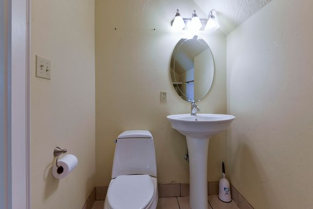 2006 W Broadway Street, West Plains, MO 65775