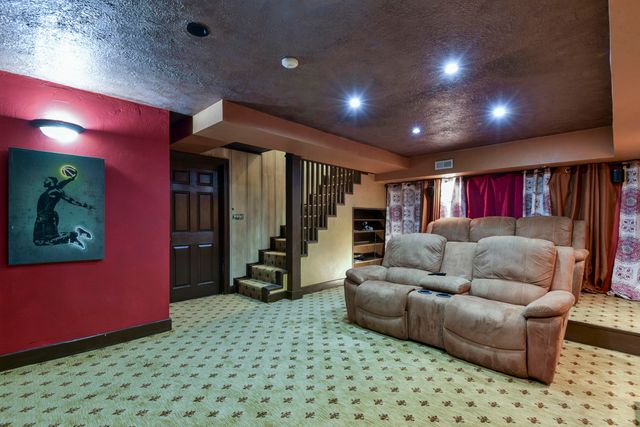 2006 W Broadway Street, West Plains, MO 65775