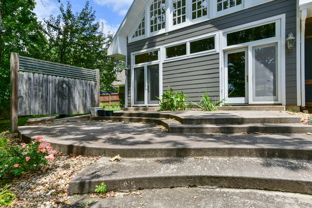 2006 W Broadway Street, West Plains, MO 65775