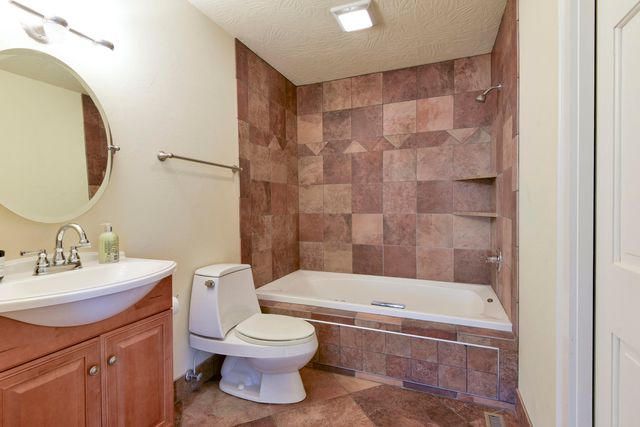 2006 W Broadway Street, West Plains, MO 65775