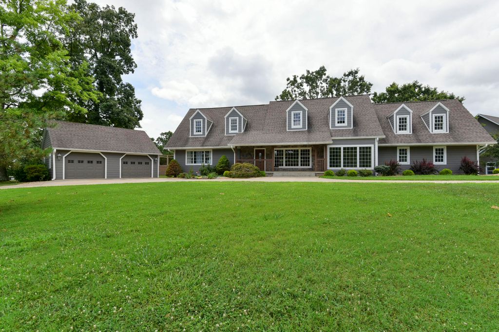 2006 W Broadway Street, West Plains, MO 65775