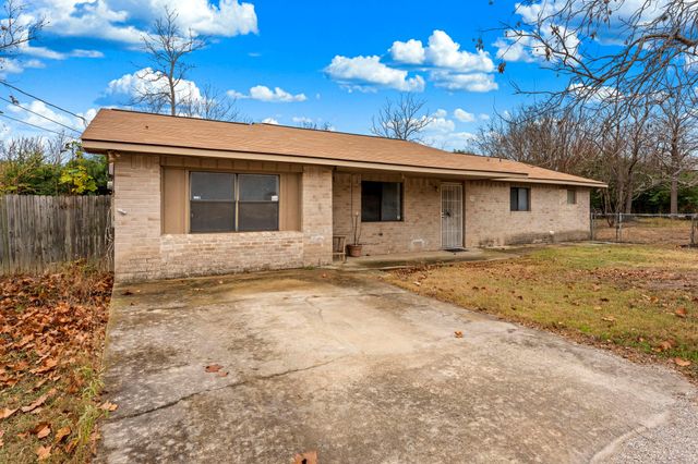 311 Leslie DR, Kerrville, TX 78028
