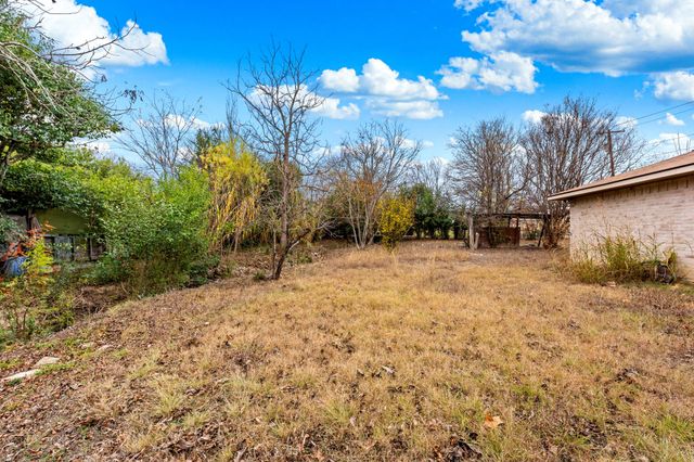 311 Leslie DR, Kerrville, TX 78028