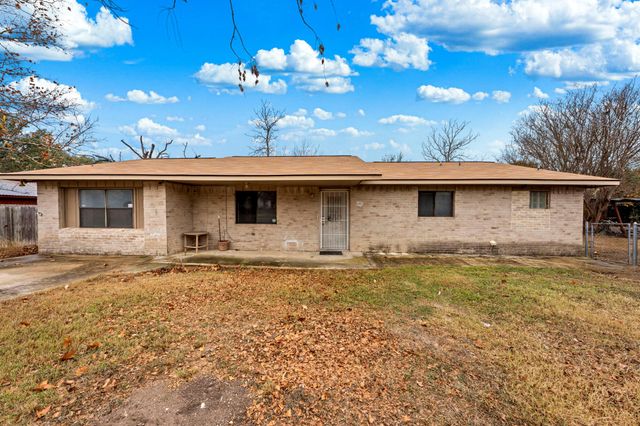 311 Leslie DR, Kerrville, TX 78028