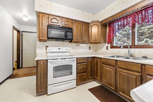 5311 4th Street SW, Minot, ND 58701