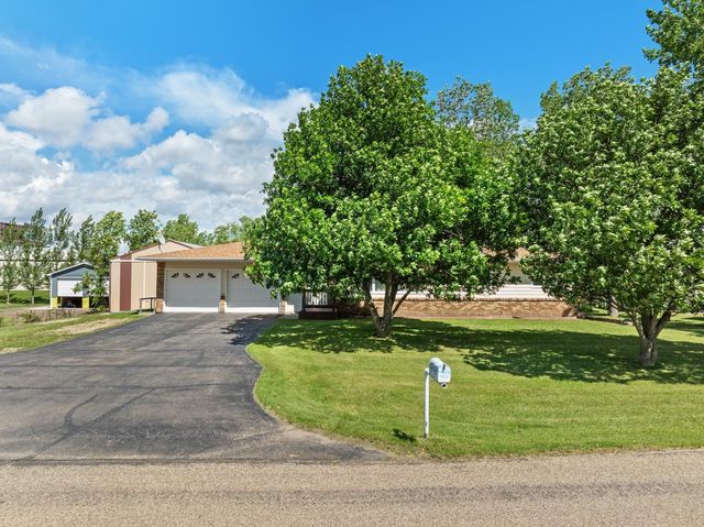 5311 4th Street SW, Minot, ND 58701
