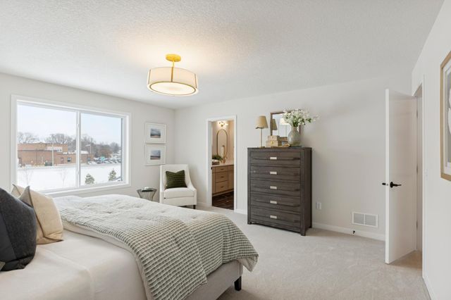 10937 37th Street N, Lake Elmo, MN 55042