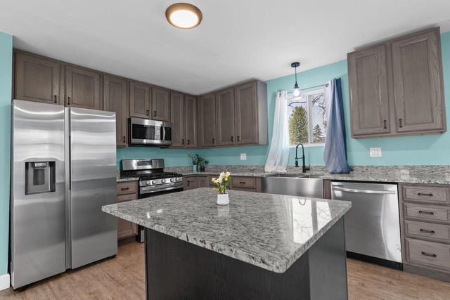 W882 Hyacinth ROAD, Genoa City, WI 53128