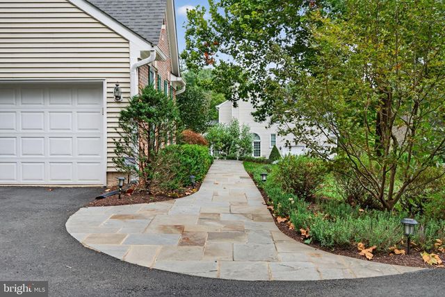6408 JUMET CT, Fairfax Station, VA 22039