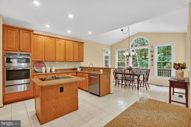 6408 JUMET CT, Fairfax Station, VA 22039