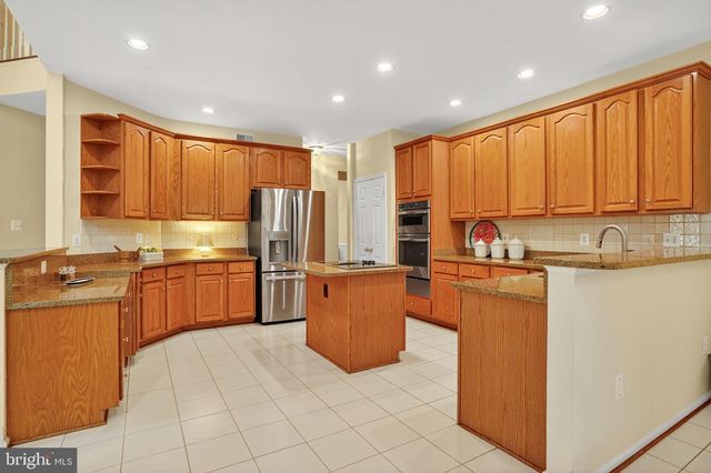 6408 JUMET CT, Fairfax Station, VA 22039