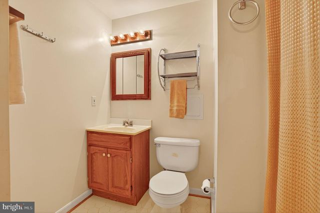 6408 JUMET CT, Fairfax Station, VA 22039