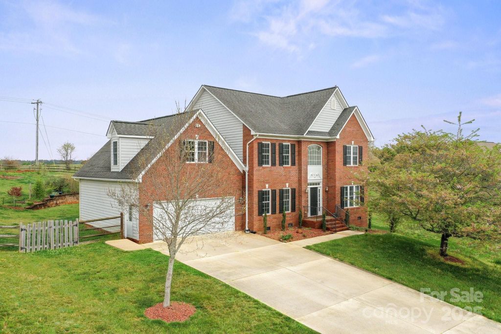 1919 46th Avenue Drive NE 46, Hickory, NC 28601