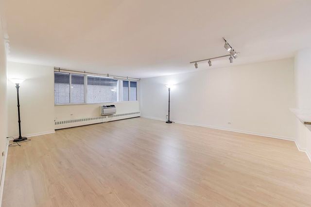 1516 Hinman Avenue 211, Evanston, IL 60201