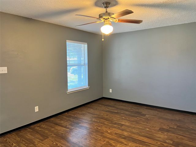 816 Vernon Court, Sanger, TX 76266