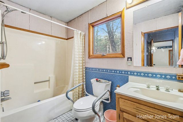 10136 Connelley Avenue, Greenville, MI 48838