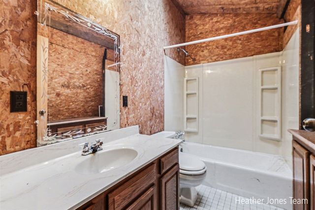 10136 Connelley Avenue, Greenville, MI 48838