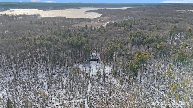 10136 Connelley Avenue, Greenville, MI 48838