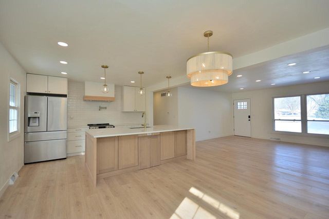 2106 Murphy Woods ROAD, Beloit, WI 53511