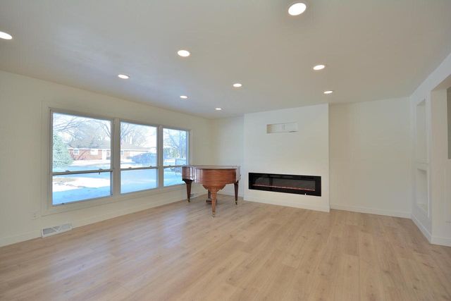 2106 Murphy Woods ROAD, Beloit, WI 53511