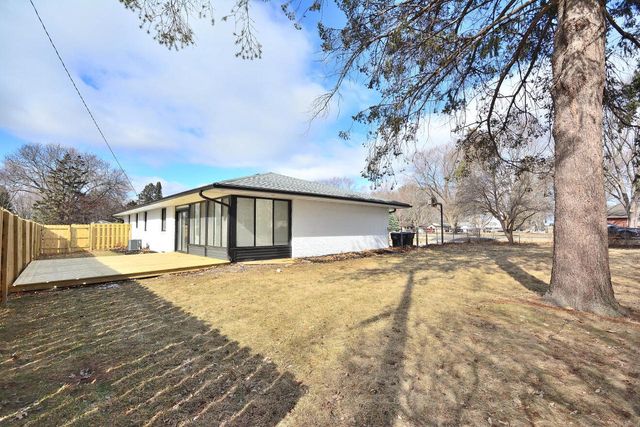 2106 Murphy Woods ROAD, Beloit, WI 53511