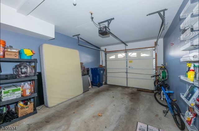 25 Oak Point Dr, Hamburg Boro, NJ 07419