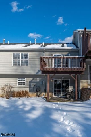 25 Oak Point Dr, Hamburg Boro, NJ 07419