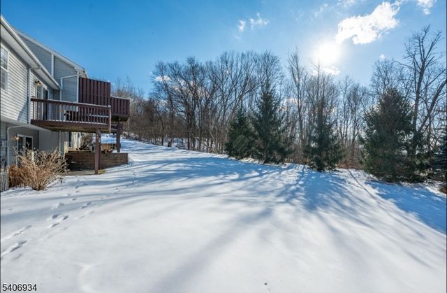 25 Oak Point Dr, Hamburg Boro, NJ 07419