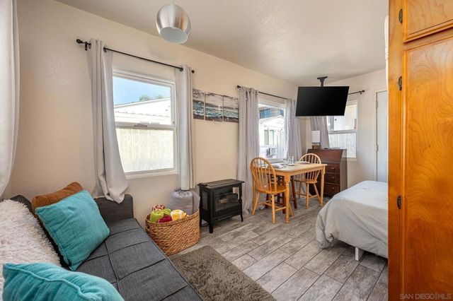 830 Pismo, San Diego, CA 92109
