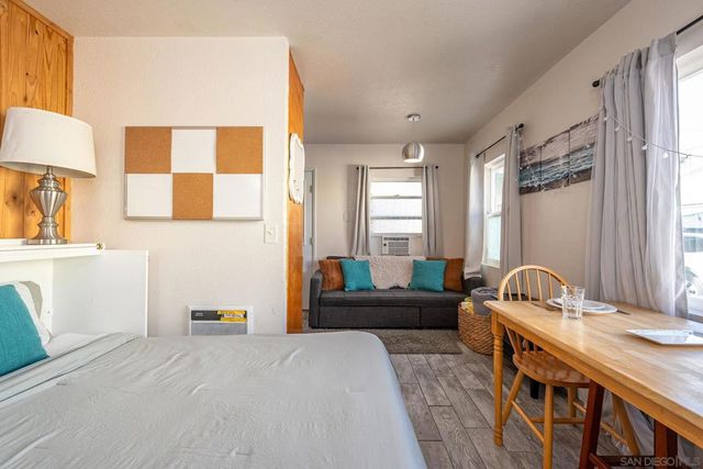 830 Pismo, San Diego, CA 92109