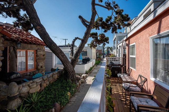 830 Pismo, San Diego, CA 92109