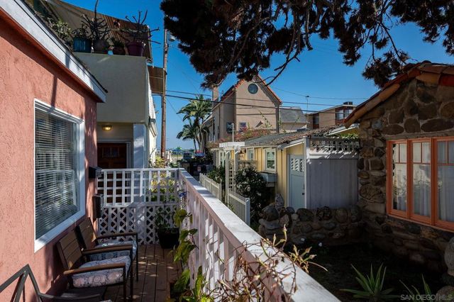 830 Pismo, San Diego, CA 92109