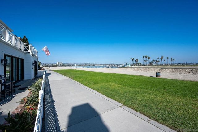 830 Pismo, San Diego, CA 92109
