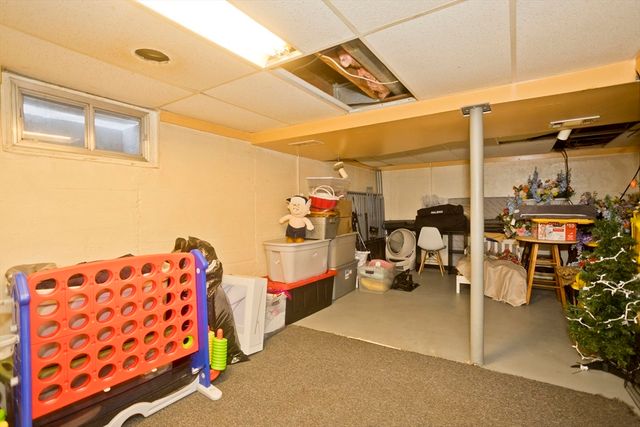 39 Seymour Ave, Springfield, MA 01109