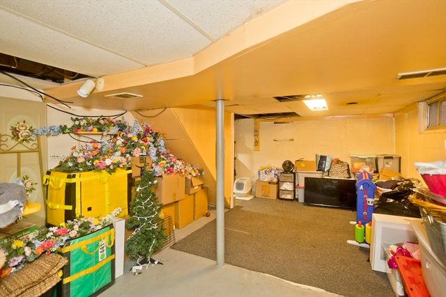 39 Seymour Ave, Springfield, MA 01109