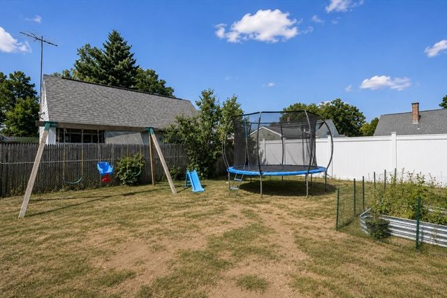 39 Seymour Ave, Springfield, MA 01109
