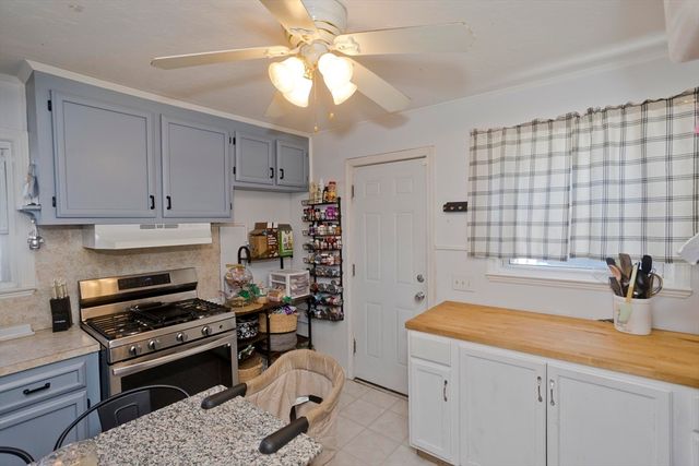 39 Seymour Ave, Springfield, MA 01109