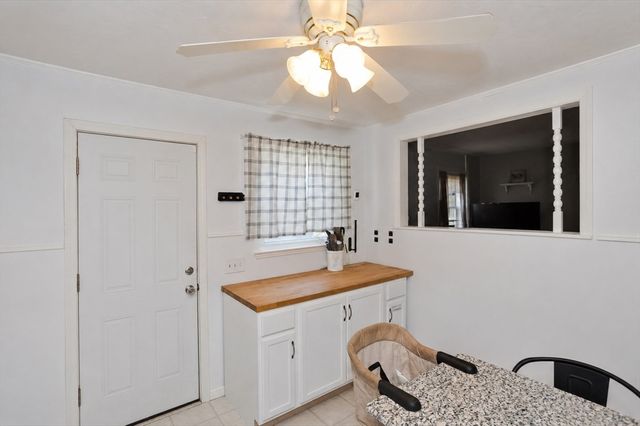 39 Seymour Ave, Springfield, MA 01109