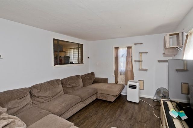 39 Seymour Ave, Springfield, MA 01109