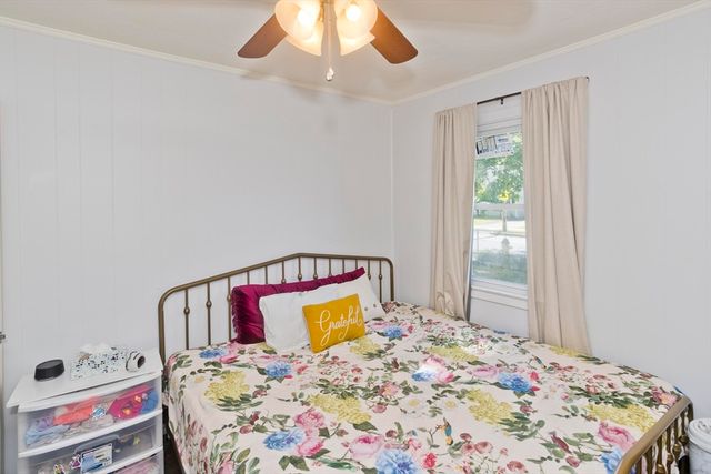 39 Seymour Ave, Springfield, MA 01109