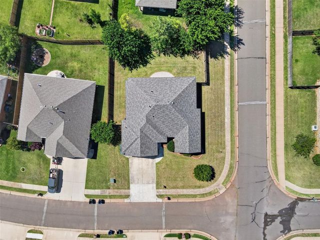 346 Pacific Crest Trail, Edmond, OK 73003