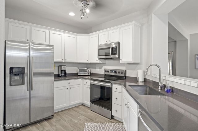 15221 N CLUBGATE Drive 2028, Scottsdale, AZ 85254