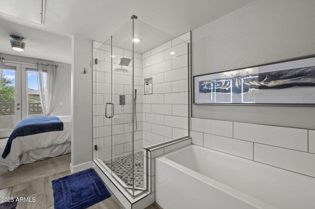 15221 N CLUBGATE Drive 2028, Scottsdale, AZ 85254