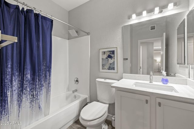 15221 N CLUBGATE Drive 2028, Scottsdale, AZ 85254