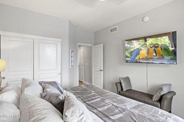 15221 N CLUBGATE Drive 2028, Scottsdale, AZ 85254